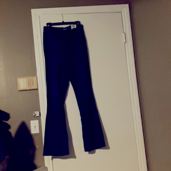 NWT size 10 boot leg jeans. Pockets in front and back. - Picture 2 of 7